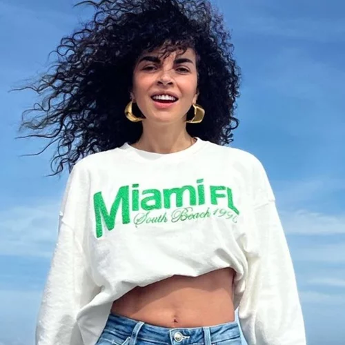 "Όταν δεν πας παραλία ενώ έχει καύσωνα... Μπαλκονάδα" | Η Μαρία Σολωμού ποζάρει με μαύρο μπικίνι