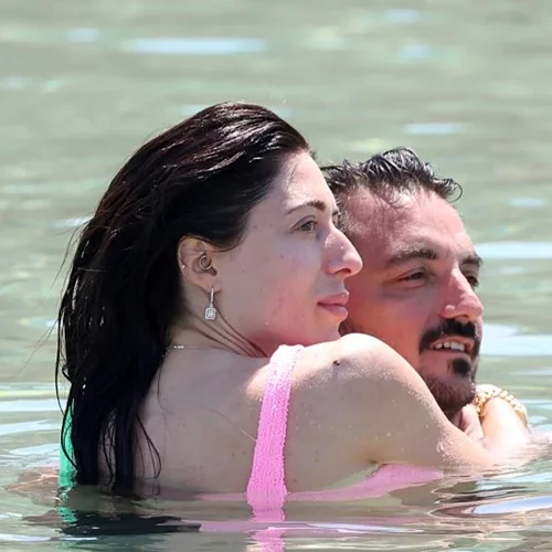 Φλορίντα Πετρουτσέλι | Οικογενειακώς στη Σίφνο - Το (cute) χτένισμα της 6χρονης κόρης της