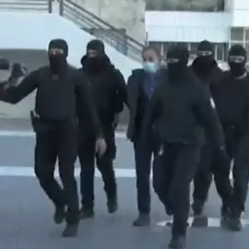 Ο Δημήτρης Λιγνάδης έφτασε στο δικαστήριο | Σήμερα καταθέτει ο πρώτος άνδρας που τον κατήγγειλε