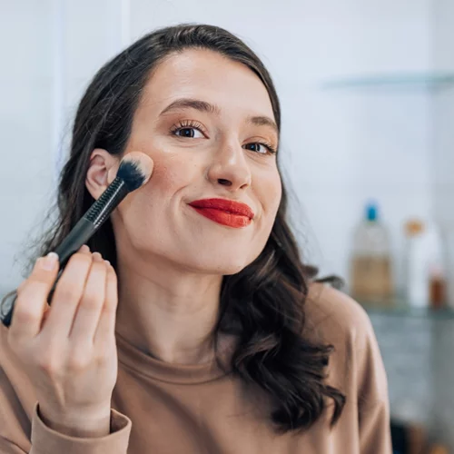 Όλοι οι λόγοι που κάνουν το liquid blush ένα hero beauty προϊόν και πέντε επιλογές που θα σε εντυπωσιάσουν