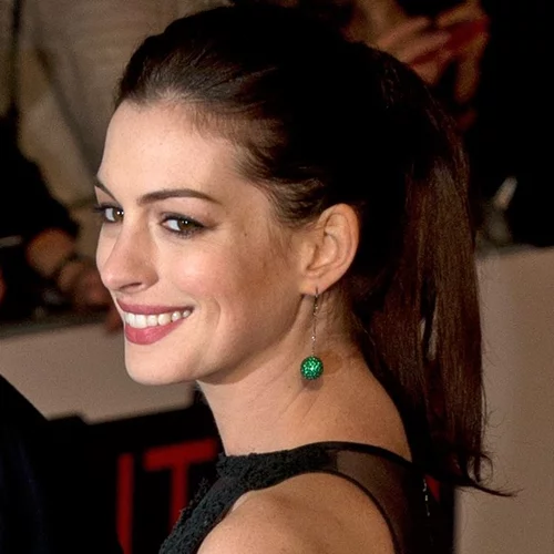 Η δημοσιογράφος που έχει γίνει "εφιάλτης" για τους αγενείς celebrities - Η συγγνώμη της Anne Hathaway