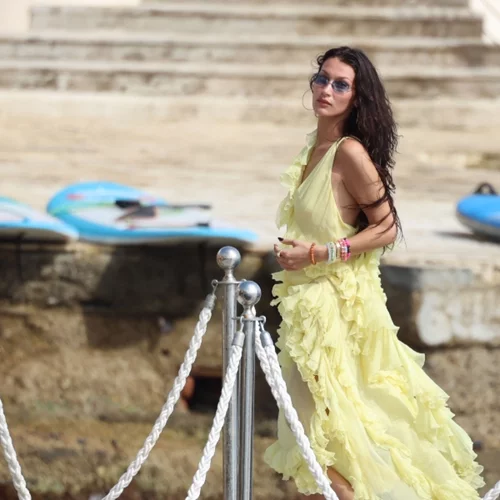 Η Bella Hadid με ελληνική δημιουργία της πιο hot ανερχόμενης σχεδιάστριας μόδας