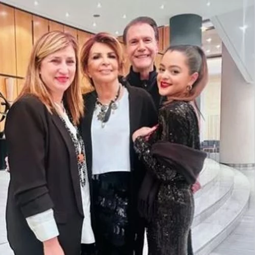 Μαριτίνα Ντενίση | Με χειμερινό outfit και το παντοτινό "date" της