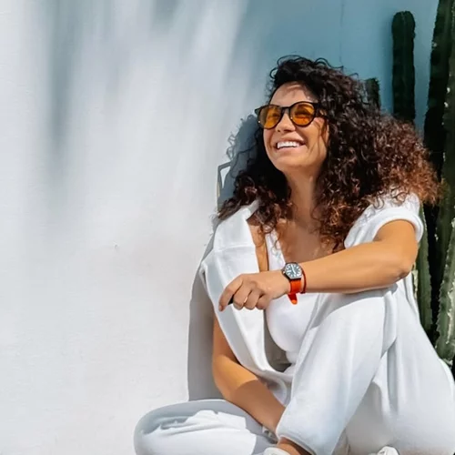 It's Christmas time | Πώς να στολίσεις το ανοιχτόχρωμο σαλόνι σου, σαν την Πηνελόπη Πλάκα