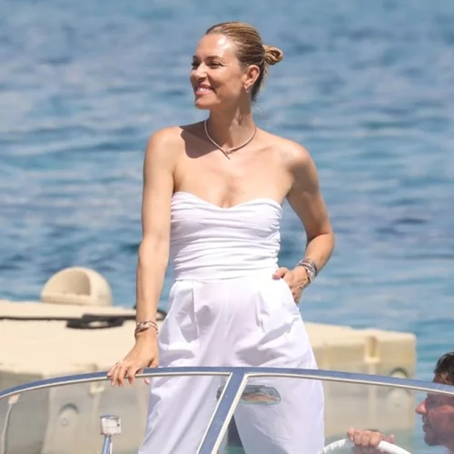 Η Βίκυ Καγιά με made in Greece ολόσωμο μαγιό που μπορείς να φορέσεις και ως top