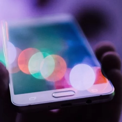 Ερχεται το "κουμπί πανικού" για τα θύματα ενδοοικογενειακής βίας - Πώς θα λειτουργεί η νέα εφαρμογή στο κινητό