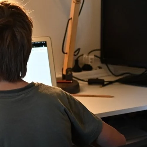 European Newsroom | Ιδιωτικότητα εναντίον προστασίας των παιδιών: Τα σχέδια της ΕΕ για "chat control", επιτήρηση των συνομιλιών στο Ίντερνετ, διαιρούν τα κράτη μέλη