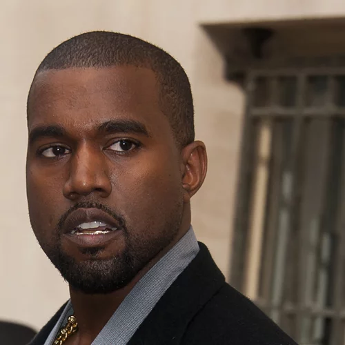 Νέο παραλήρημα του Kanye West |  Το ρατσιστικό t-shirt και οι αντιδράσεις από τις Gigi Hadid και Khloe Kardashian