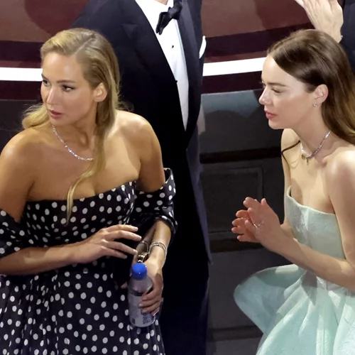 "Με κερδίζει εδώ και δεκαετίες" | Το μήνυμα της Jennifer Lawrence στην Emma Stone