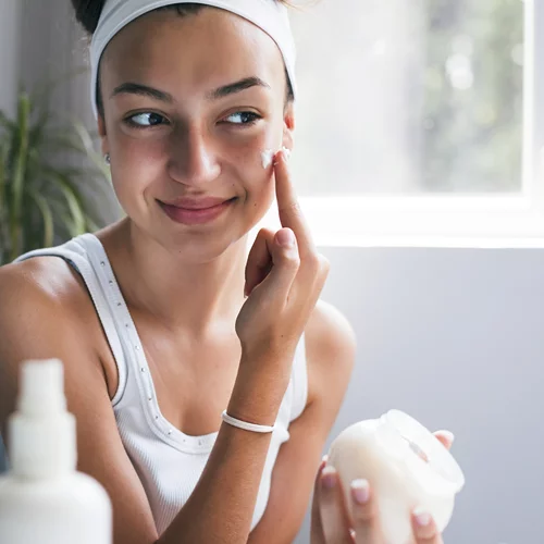 Ευαίσθητο δέρμα με τάση ερυθρότητας; Βρήκα τα 2 προϊόντα που χρειάζεσαι για την καθημερινή σου ρουτίνα