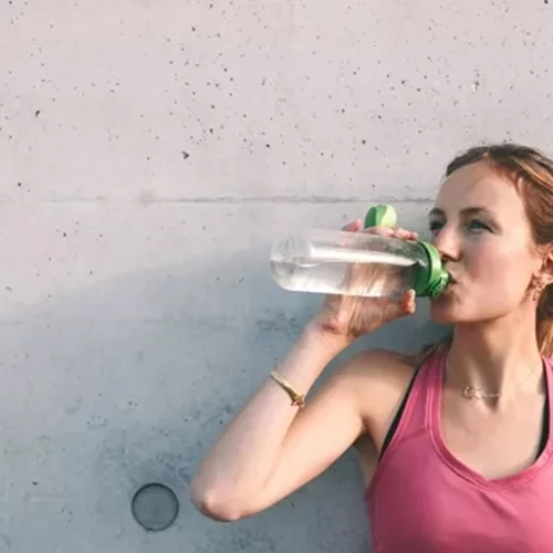 Ποιο πλαστικό μπουκάλι νερού συσσωρεύει λιγότερα βακτήρια;