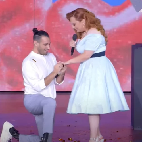 Ο Γιάννης Σεβδικαλής έκανε πρόταση γάμου στη Σοφία Κουρτίδου στον αέρα του "J2US"