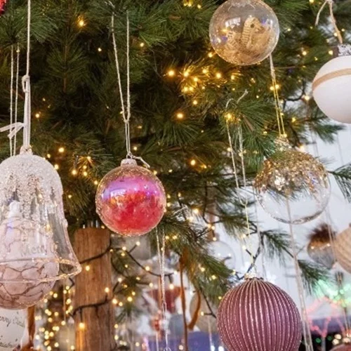 Δημοτικά σχολεία της νησιωτικής χώρας "ενώθηκαν" για να γιορτάσουν μαζί τα Χριστούγεννα