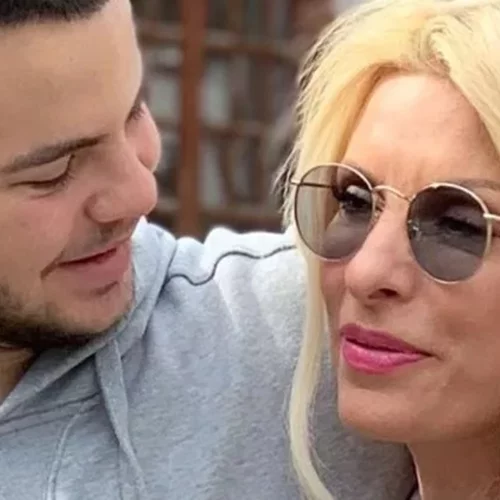 Άγγελος Λάτσιος | Οι οικογενειακές φωτογραφίες με τους γονείς και την αδερφή του, Λάουρα