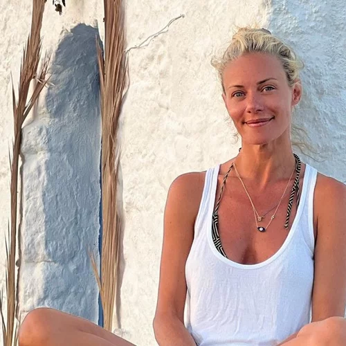 Ζέτα Μακρυπούλια | Το serum που επιλέγει "σβήνει" τις ρυτίδες και χαρίζει λάμψη