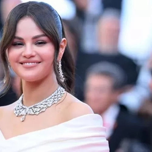 Η Selena Gomez μόλις υιοθέτησε το πιο στιλάτο και φρέσκο κούρεμα για το καλοκαίρι