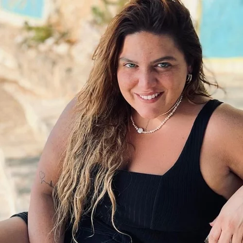 H Δανάη Μπάρκα με στράπλες μαγιό | Φανερά αλλαγμένη η σιλουέτα της