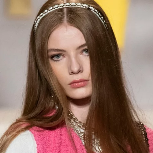 Σίγουρη επένδυση | Το luxury αξεσουάρ μαλλιών που αναβαθμίζει κάθε εμφάνιση