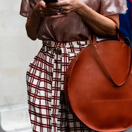 4 + 1 καλοκαιρινές τσάντες για την παραλία και τις εξόδους σου που θα φοράς και του χρόνου