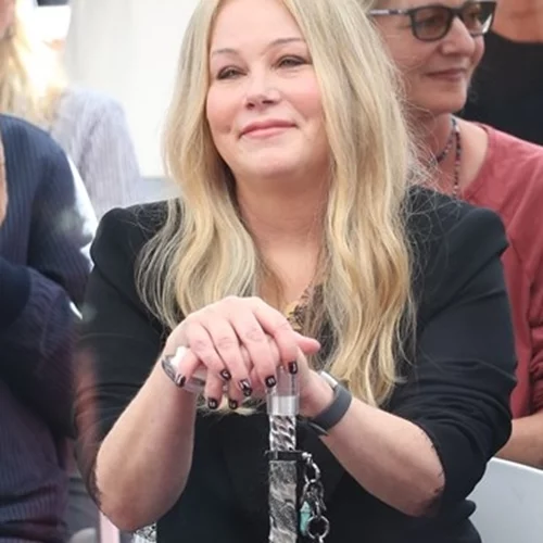 Christina Applegate | Η πρώτη δημόσια εμφάνιση μετά τη διάγνωση της σκλήρυνσης κατά πλάκας