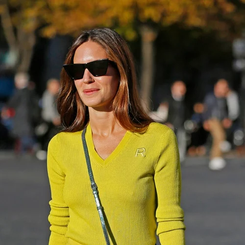 Τα πιο κομψά φορέματα από τη Zara που κοστίζουν έως 50 ευρώ και θα φοράς non stop αυτή την περίοδο