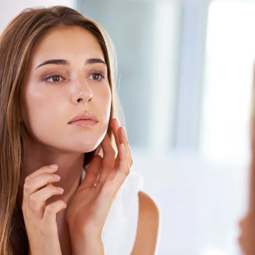 Οι καλύτερες spot θεραπείες για να εξαφανίσεις τα σπυράκια μέσα σε ένα βράδυ