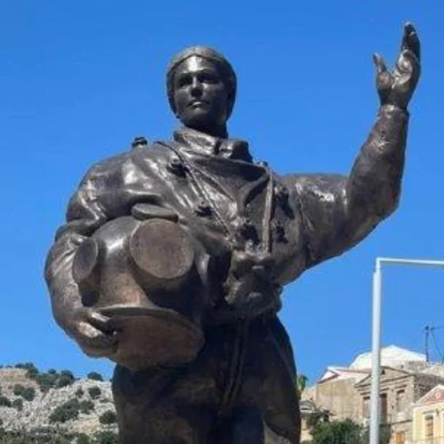 Άγαλμα για την πρώτη γυναίκα δύτρια θα στηθεί στο λιμάνι της Σύμης