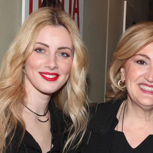 Υρώ Μανέ | Σπάνια εμφάνιση με την κούκλα κόρη της, Φαίδρα