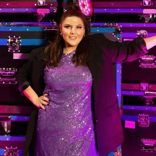 Η Δανάη Μπάρκα φόρεσε το ωραιότερο φόρεμα με παγιέτες για τις γιορτές | 5 φορέματα για να αντιγράψεις το look της