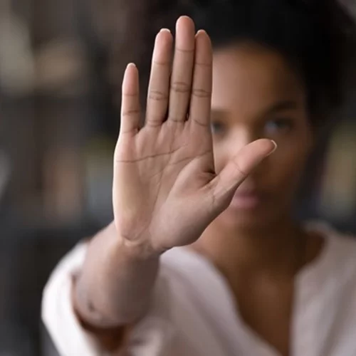 Ιρανή πρόσφυγας | Κοντεύουμε προς τη νίκη, όλος ο πλανήτης είναι στο πλευρό σας