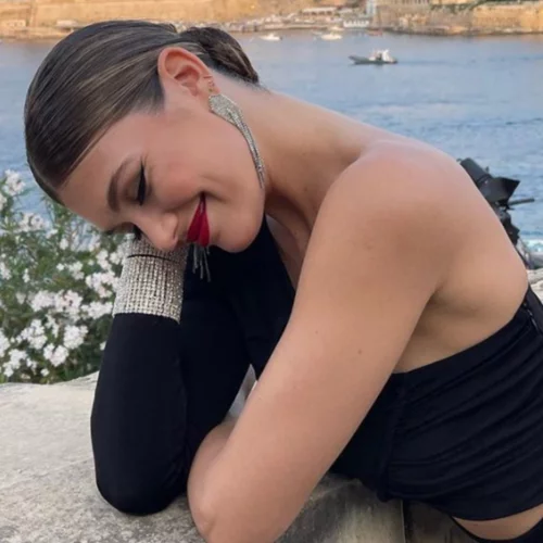 Κλέλια Ανδριολάτου | Ο έξυπνος τρόπος που υιοθέτησε την τάση του καλοκαιριού στο βραδινό look της