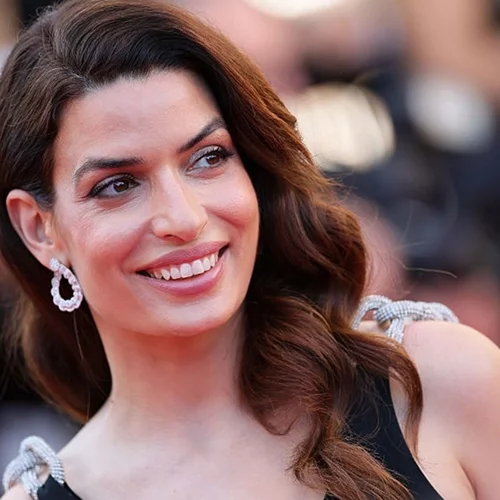 Η Τόνια Σωτηροπούλου στο κόκκινο χαλί της ταινίας Frankestein | Ποιον οίκο μόδας επέλεξε;