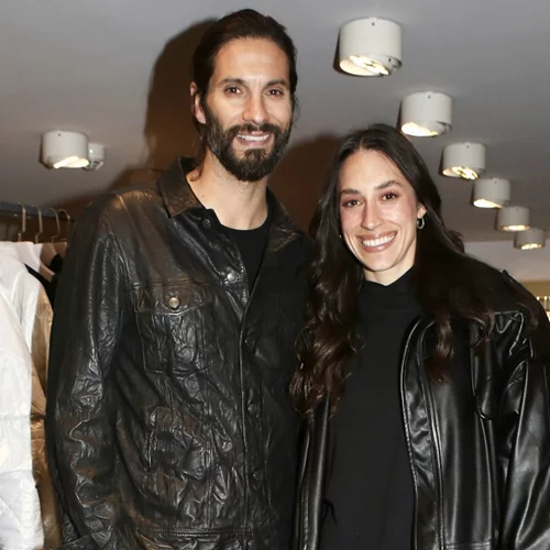 Στο στολισμένο σπίτι του Γιώργου Καράβα & της Ραφαέλας Ψαρρού στο Μαρούσι | Η εντυπωσιακή διακόσμηση και το ατύχημα