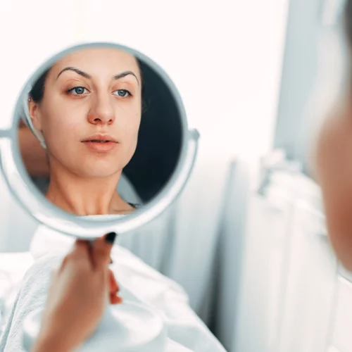 Editorial | Ageism - Η κοινωνία έχει βάλει ημερομηνία λήξης στη γυναίκα