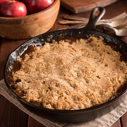 Πεντανόστιμη μηλόπιτα με βρώμη – εύκολη και λαχταριστή, μοιάζει με κραμπλ