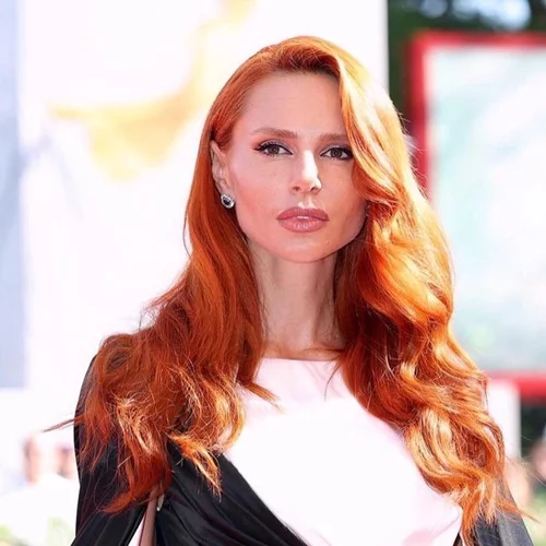 Το απόλυτο σώμα | Η Έβελυν Καζαντζόγλου ποζάρει στο γυμναστήριο