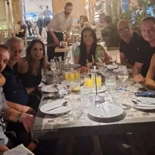 Απόστολος Λύτρας | Στην αγκαλιά του, 43χρονη μεσίτρια, σε γνωστό εστιατόριο