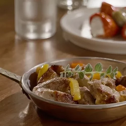 Η Τσικνοπέμπτη επιβάλλει παράδοση και στο ποτήρι