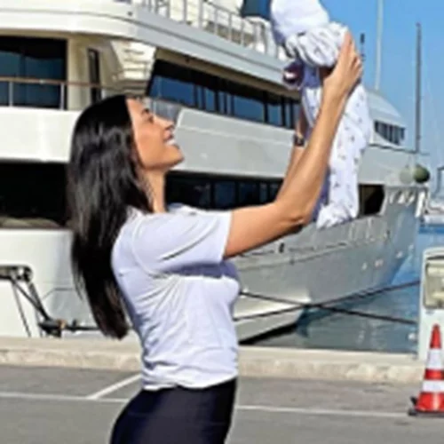 Ζωή Δημητράκου | Ποζάρει για πρώτη φορά με τον νεογέννητο γιο της, Λεωνίδα