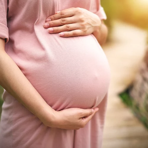 1 στις 5 γυναίκες μένει έγκυος με φυσικό τρόπο έπειτα από εξωσωματική