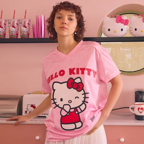 Bershka x Hello Kitty | Η νέα συλλογή που δημιουργήθηκε από την πιο πρόσφατη τάση του TikTok