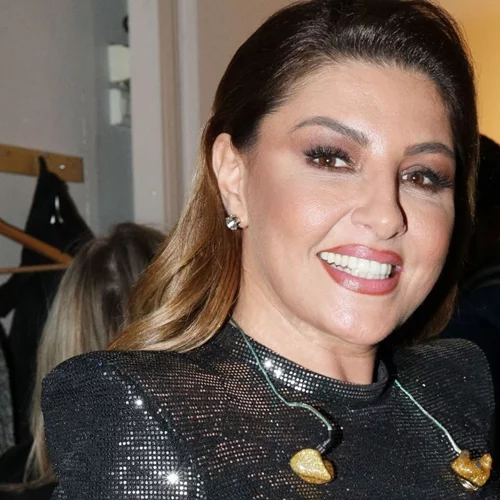 Έλενα Παπαρίζου | Casual και εντελώς αμακιγιάριστη στο κέντρο της Αθήνας