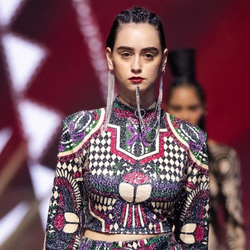 Η Peace&Chaos παρουσίασε τη συλλογή "Daughters of the Earth" στο MadWalk 2024 by Three Cents υπό τους ήχους της μουσικής της Πηνελόπης Αναστασοπούλου