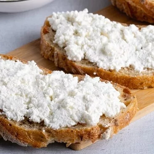 Τρως cottage cheese για πρωτεΐνη; Ξανασκέψου το – Δες ποιο τρόφιμο το ξεπερνά