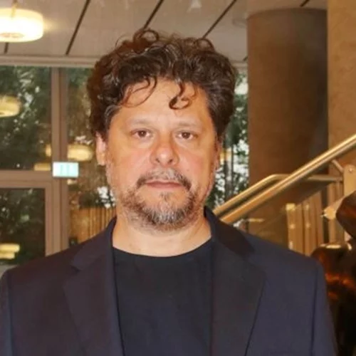 Λευτέρης Χαρίτος κατά ΚΑΣ: "Γιατί δεν μπορεί ένα τέτοιο μνημείο να δοθεί σε έναν σκηνοθέτη αυτής της εμβέλειας και του βεληνεκούς;"