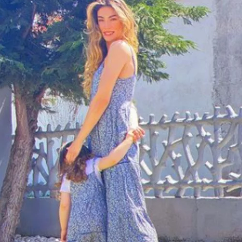 Ήβη Αδάμου | Φωτογραφίζεται με την δύο ετών κόρη της με matchy matchy outfits