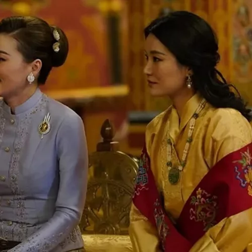 Η φωτογραφία που κανείς δεν περίμενε | Η Suthida της Ταϊλάνδης με τη βασίλισσα του Μπουτάν σε επίσημη συνάντηση