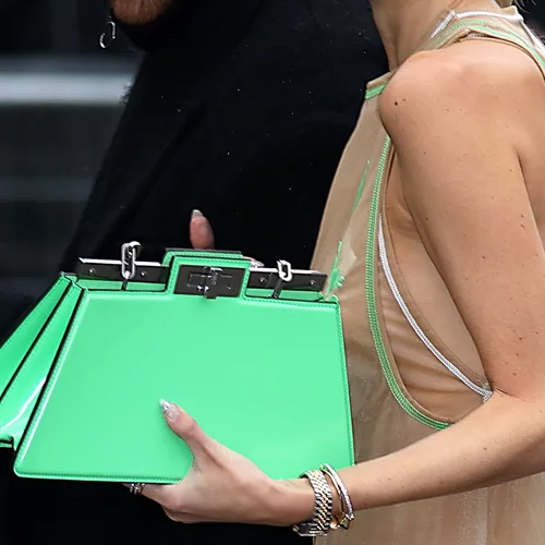 Daisies are everywhere | 5 ιδέες μανικιούρ με μαργαρίτες για το πιο girly nail look του καλοκαιριού