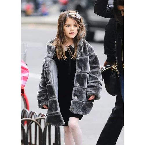 Η 15χρονη Suri Cruise μεγάλωσε και πλέον δε φοράει κορδέλες με φιόγκους στα μαλλιά της