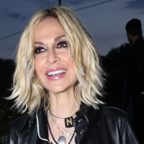 Η Άννα Βίσση τραγουδάει το "Ψυχεδέλεια" μαζί με τον 8χρονο εγγονό της, Νέστορα